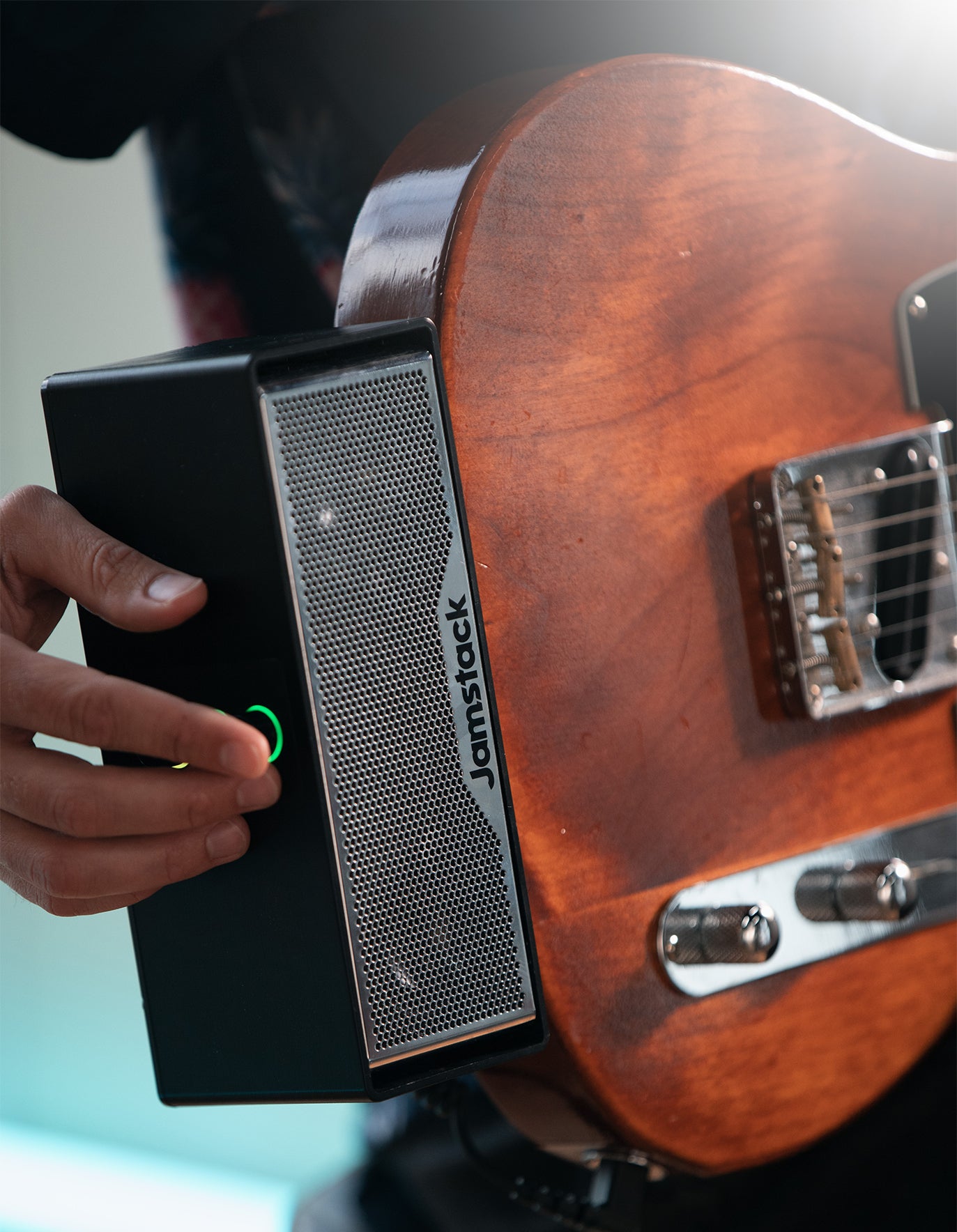 Portable store guitar speaker